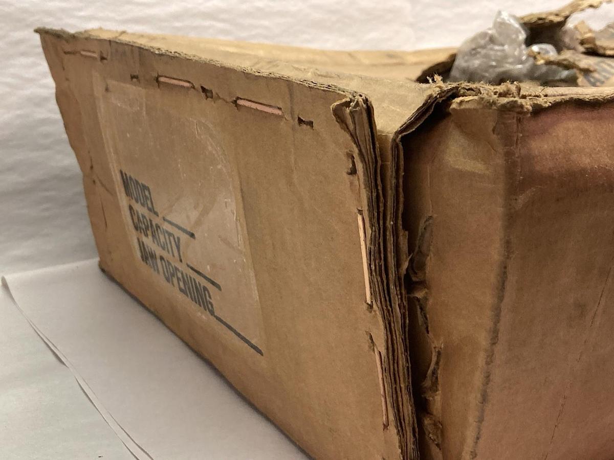 Safety Clamps,VL-UNIV,2 Ton Capacity Vertical Lifting Clamp 0-1 5/8"