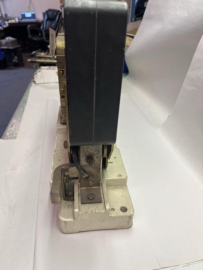 Used GE,DS303A-6A02KXA002,DC CONTACTOR 600A 600V COIL 230/250VDC