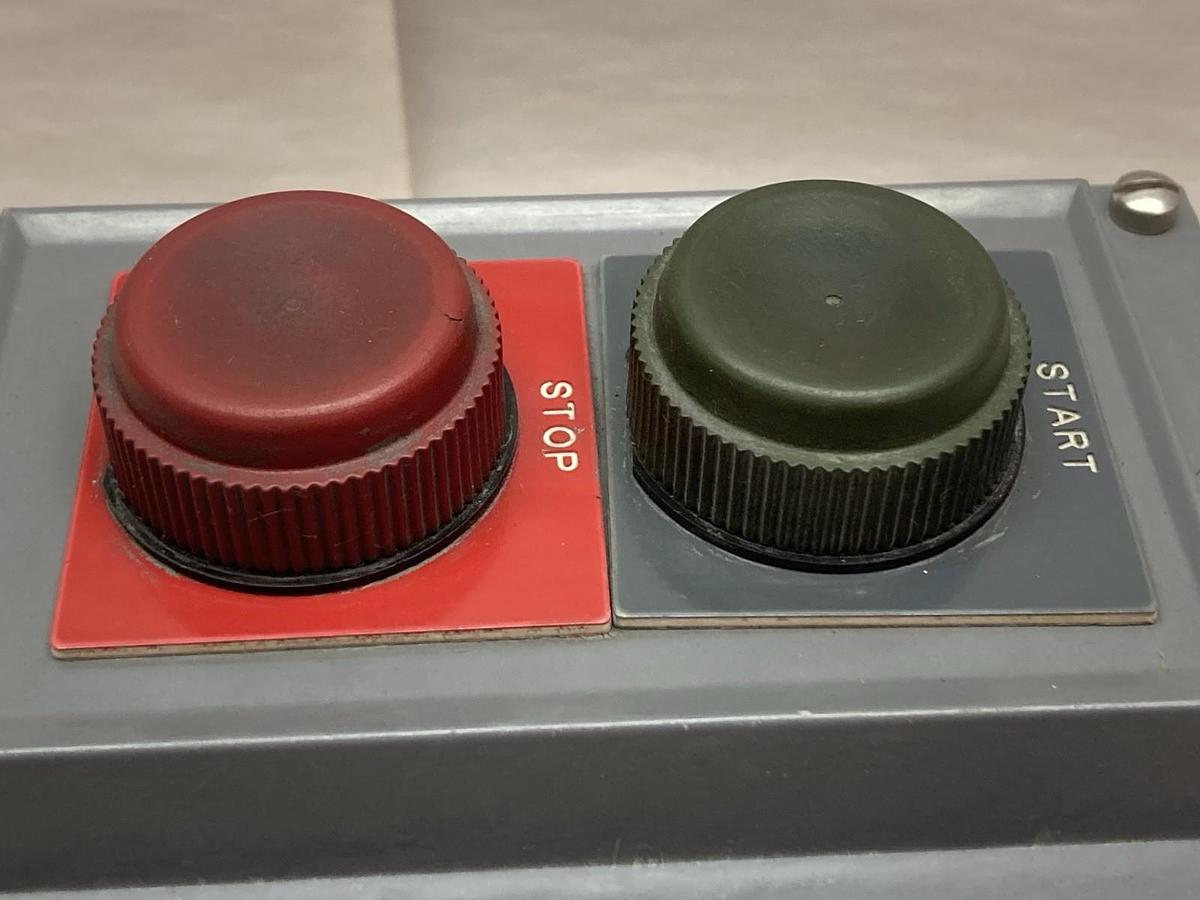 Used Allen-Bradley,800R-2HA4R,Push Button Station Ser C 600Vac