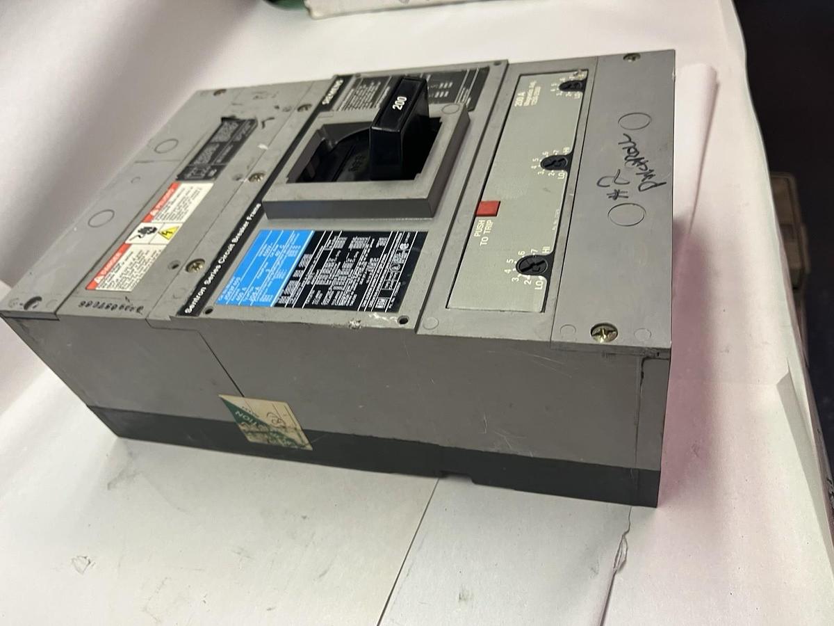 Used SIEMENS,JD63F400,SENTRON CIRCUIT BREAKER 200A 600V 3P