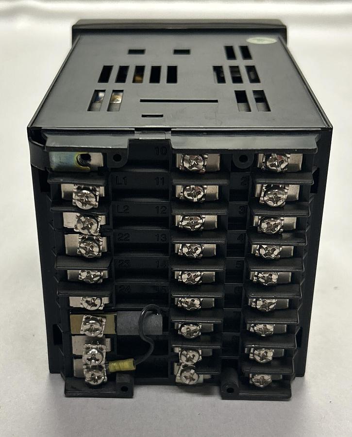 Used HONEYWELL,DC330B-K0-000-10-000000-00-0,TEMPERATURE CONTROLLER