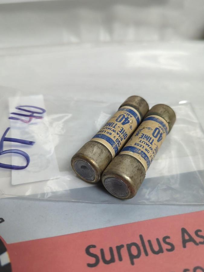Used SHAWMUT,OT40,ONE TIME 40 AMP FUSE LOT OF 2 PRE-OWNED