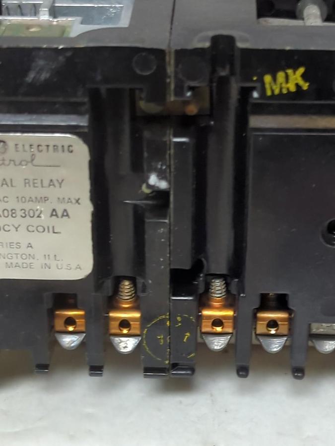 GENERAL ELECTRIC,CR122A08302AA,SERIES A INDUSTRIAL RELAY 115V 60CY NOS