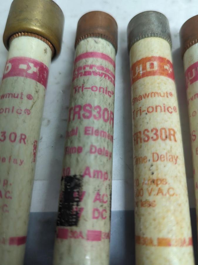 Used GOULD SHAWMUT,TRS-30R,TRI-ONIC 30 AMP FUSE LOT OF 5 PRE-OWNED