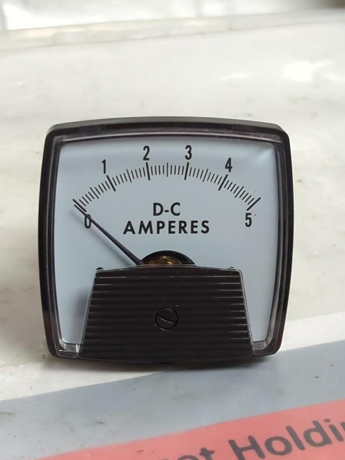 PC.S,ST70DC100MVU5ADC,PRESSURE GAUGE 0-+5 DC AMPERES NOS