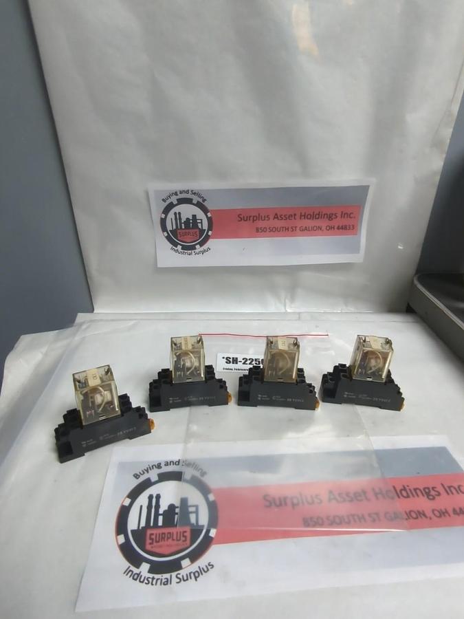 Used OMRON,MY2,RELAY W/ 28Y0W2 BASE LOT OF 4 PRE-OWNED