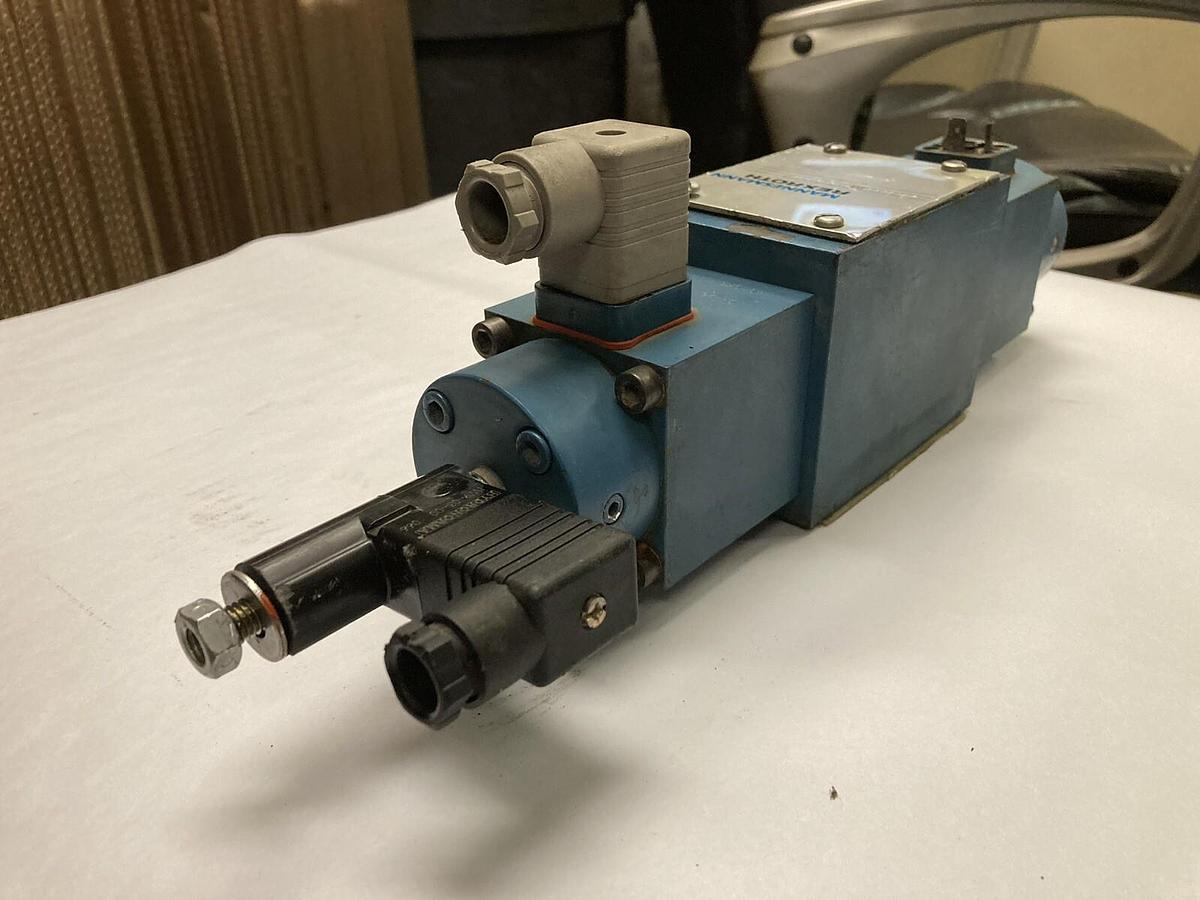 Used Mannesmann Rexroth,4WRE10F64-12/24Z4/M, Proportional Directional Valve