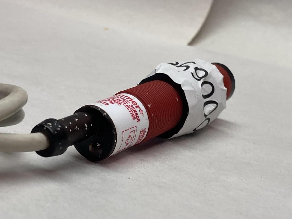 Cutler-Hammer,E58CAL18T110D2,Photoelectric Sensor 10-30VDC 100mA