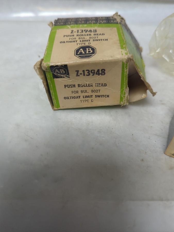 ALLEN BRADLEY,Z-13948,PUSH BUTTON ROLLER HEAD TYPE C BUL 802T NOS