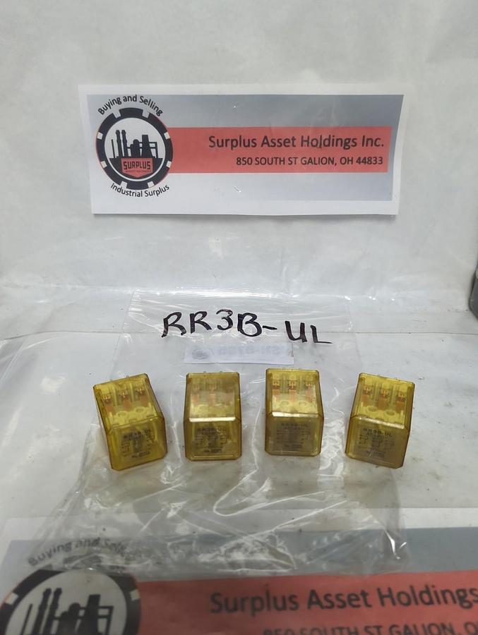 Used IDEC,RR3B-UL,RELAY 10 AMP LOT OF 4 PRE-OWNED