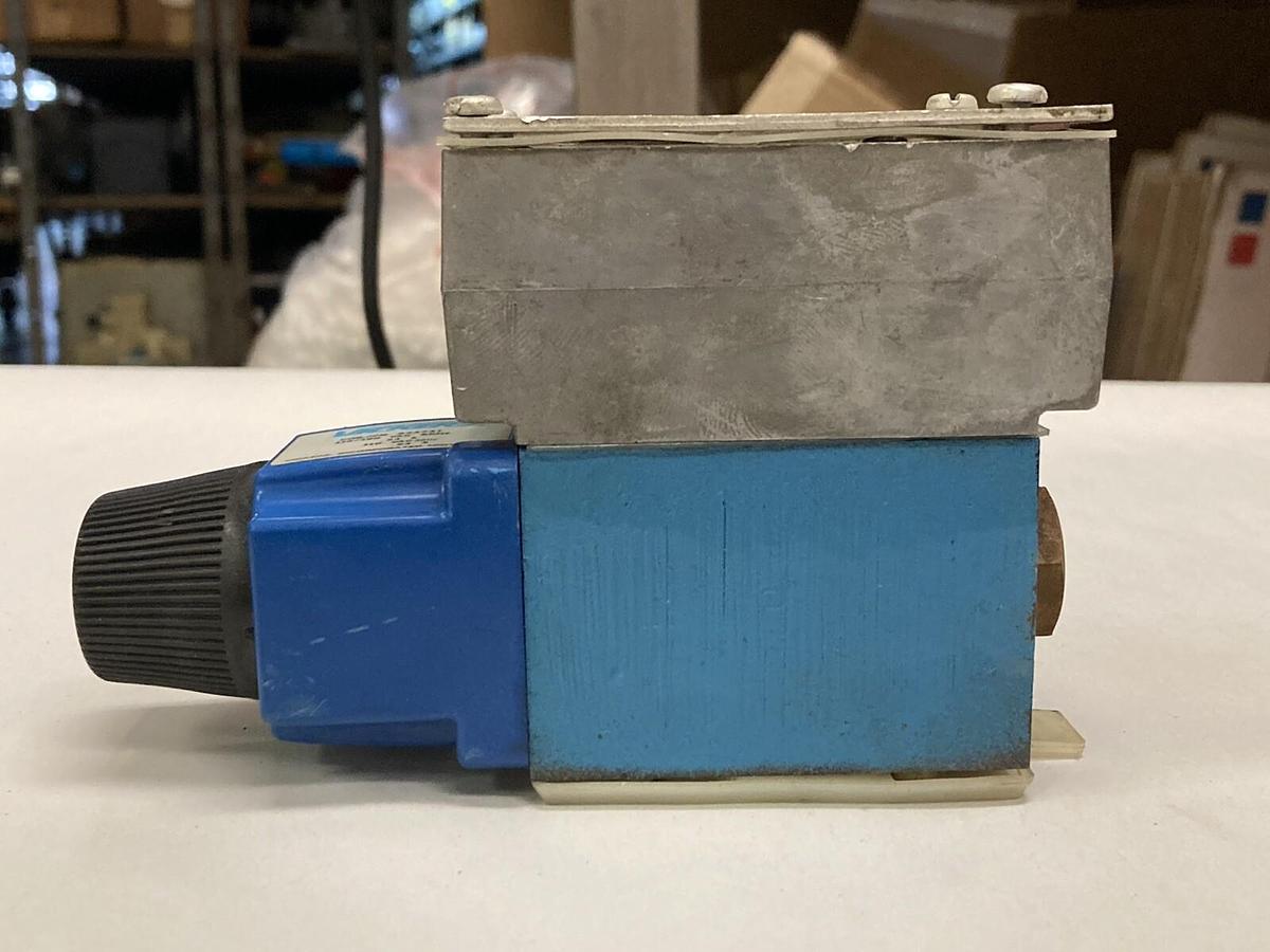 Used Vickers,DG4V-3-6B-M-W-B-40,Hydraulic Directional Control Valve