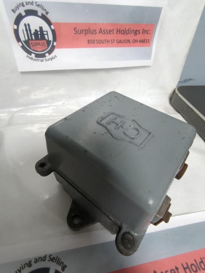 Used EATON CUTLER HAMMER,14977H12B,LIMIT SWITCH 600V MAX PRE-OWNED