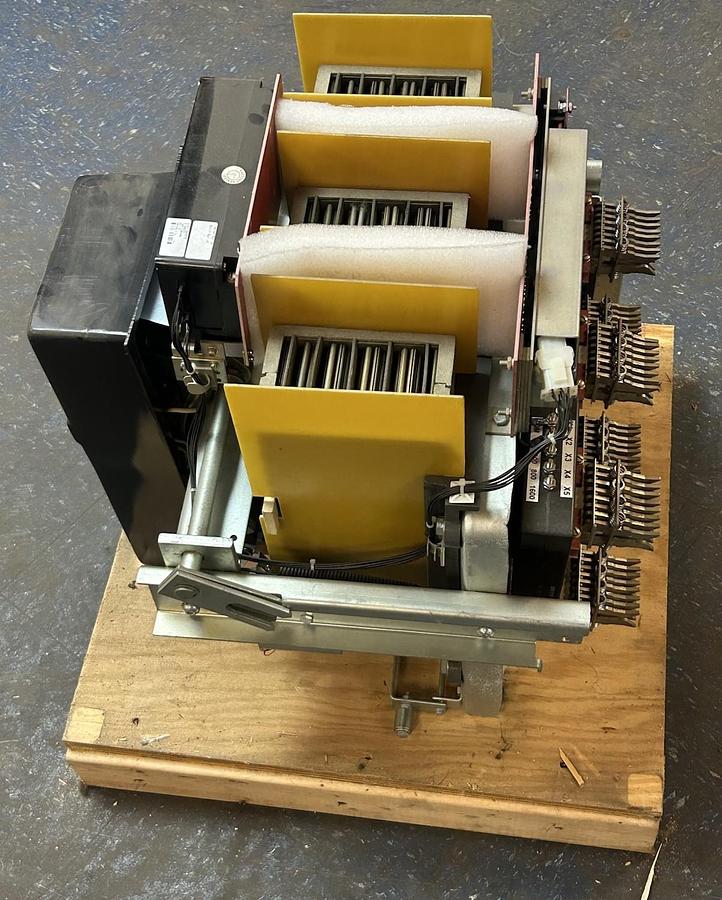 Used ALLIS-CHALMERS,LA-1600,AIR CIRCUIT BREAKER 1600A 600V EATON DIGITRIP TRIP UNIT