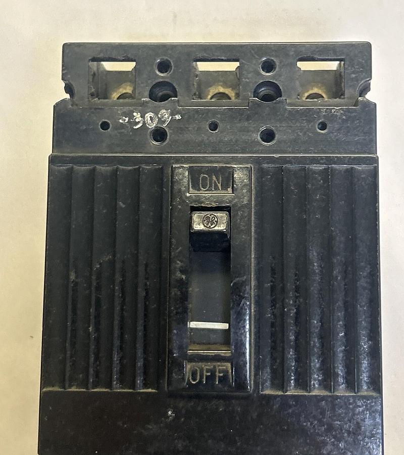 Used GENERAL ELECTRIC,TEF136070,CIRCUIT BREAKER 70A 600V 3P