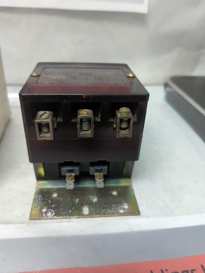 Used ARROW HART,ACC-730-UM,3-POLE MAGNETIC CONTACTOR 93 AMP 600 VAC PRE-OWNED