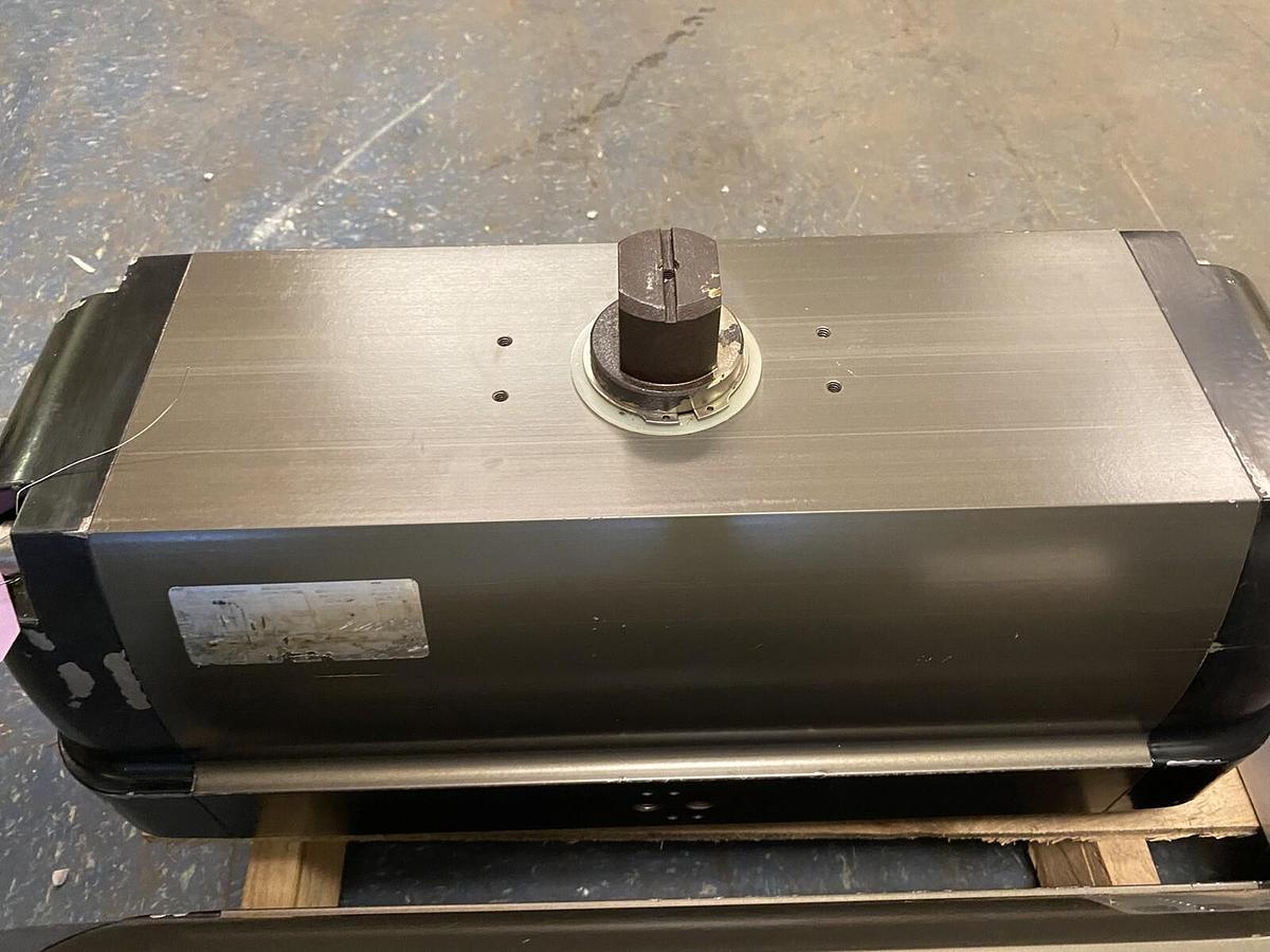 Used FLOWSERVE AUTOMAX,S200DA,VALVE ACTUATOR BUNA-N