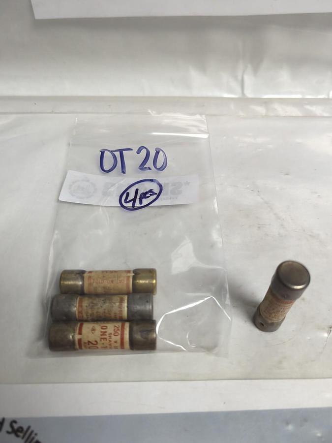 Used GOULD SHAWMUT,OT20,ONE-TIME 20 AMP FUSE LOT OF 4 PRE-OWNED