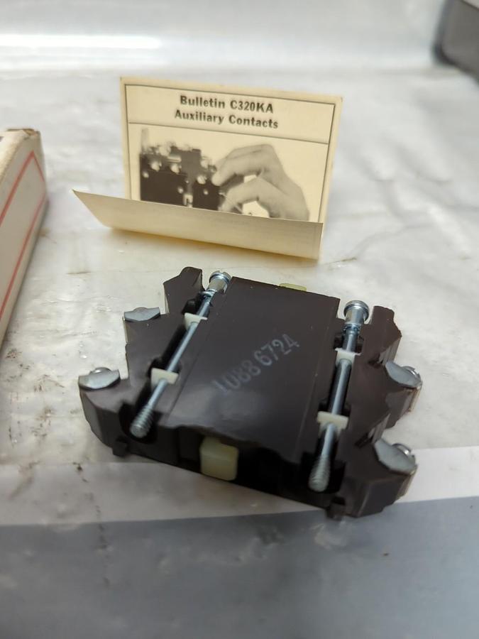 CUTLER HAMMER,C320KA3,CONTACT SERIES A2 600V MAX AC NOS