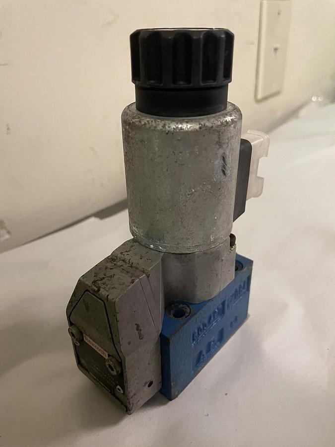 Used REXROTH BOSCH,R900089205,DIRECTIONAL VALVE