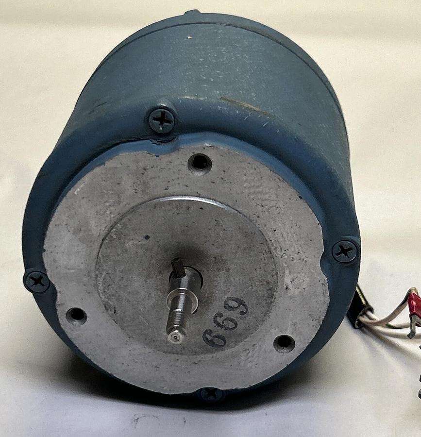 Used SLO-SYN,017211,DRIVING MOTOR 120V .4A 150 TORQUE 72RPM