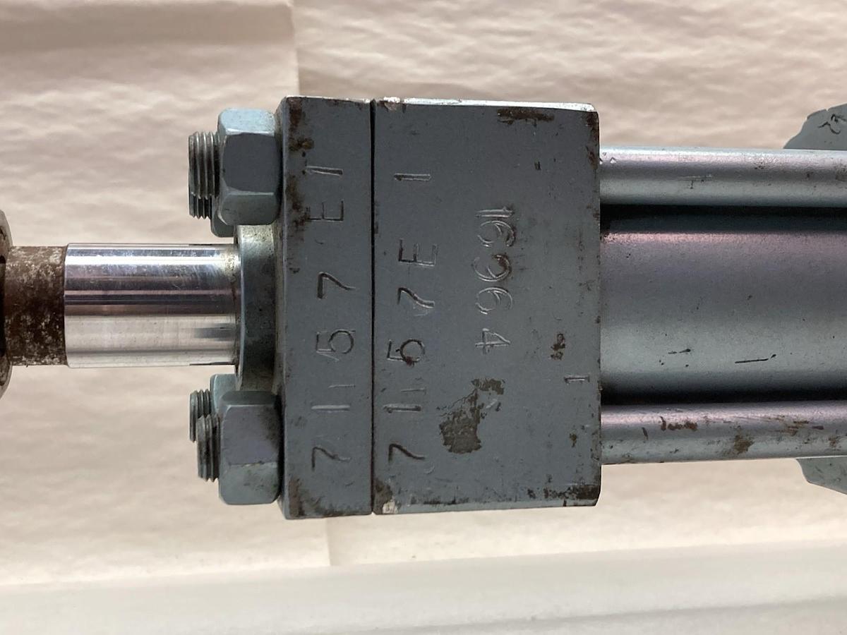 Used R&M,375A-16964,Hydraulic Cylinder 2x4x1 16964