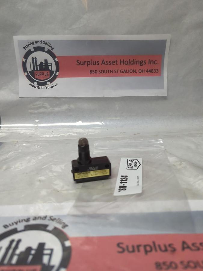 Used YAMATAKE,SL1-A2,ROLLER LIMIT SWITCH5A-125.250VAC 1/10HP PRE-OWNED