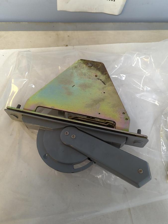 ALLEN BRADLEY,1494D-N3,SERIES A FLANGE MOUNTED OPERATOR MECHANISM MISSING BOX