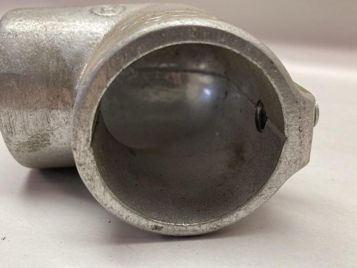 Used Hollaender,3-7,Speed-Rail Cross Elbow 1-1/4 Inch