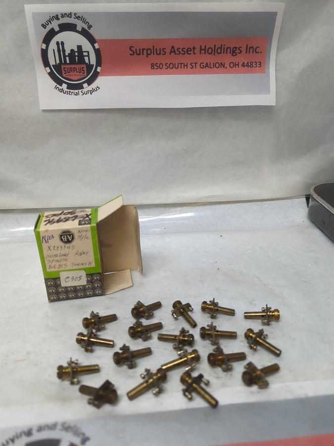 Used ALLEN BRADLEY,X-233345,OVERLOAD RELAY SPINDLE BOL 815 SERIES K LOT OF 18 USED