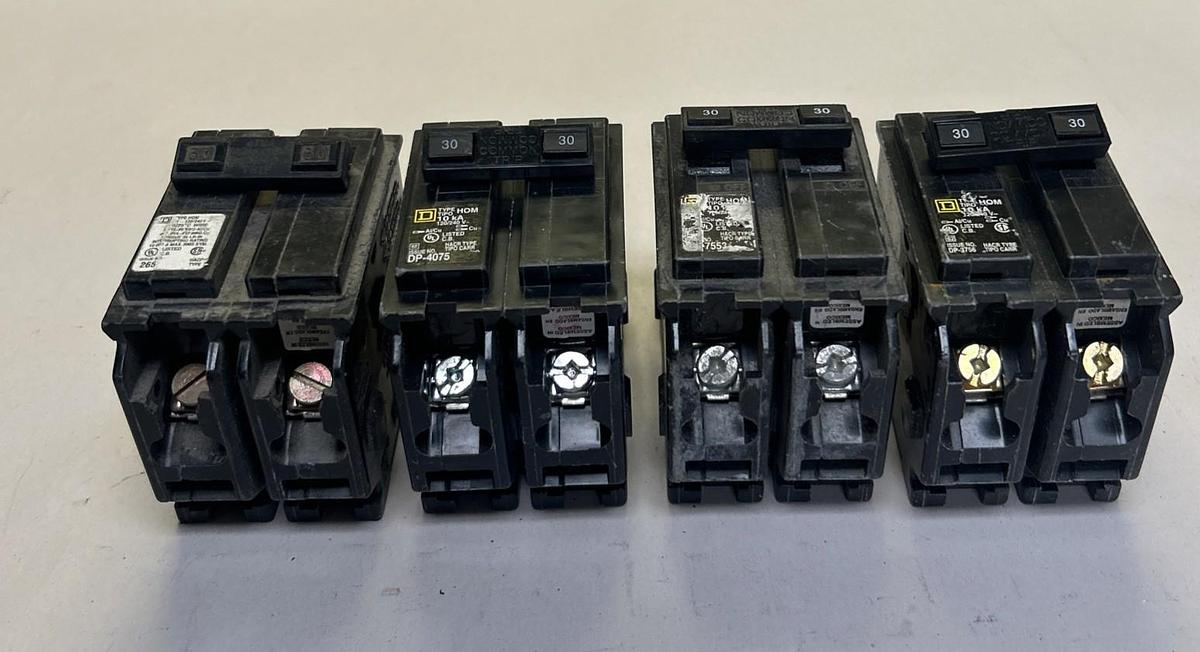 Used SQUARE D,HOM230,CIRCUIT BREAKER 30A 120/240V 2P LOT OF 4