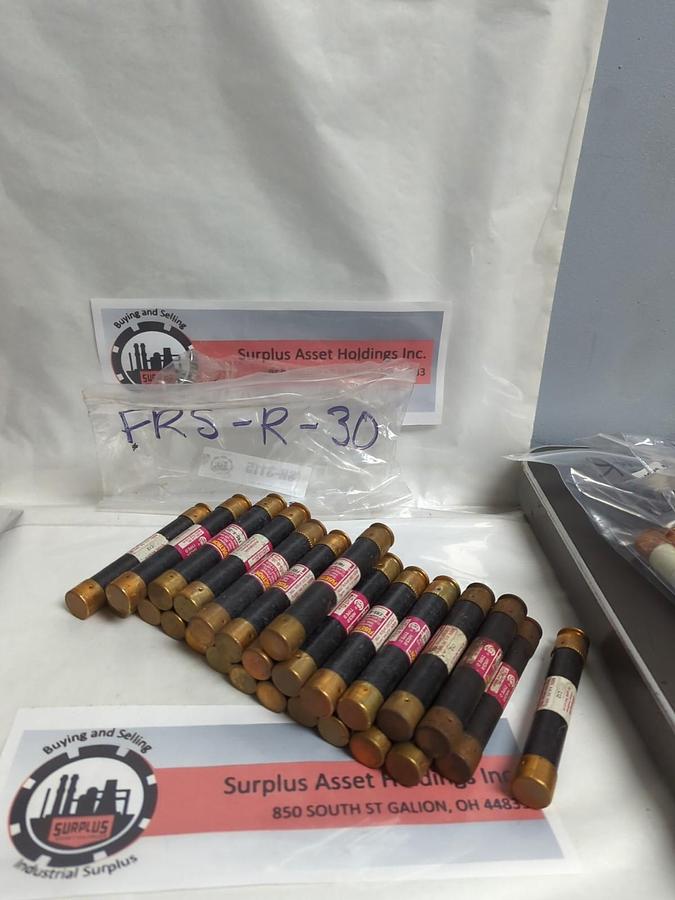 Used COOPER BUSSMANN,FRS-R-30,FUSETRON 30 AMP FUSE LOT OF 26 PRE-OWNED