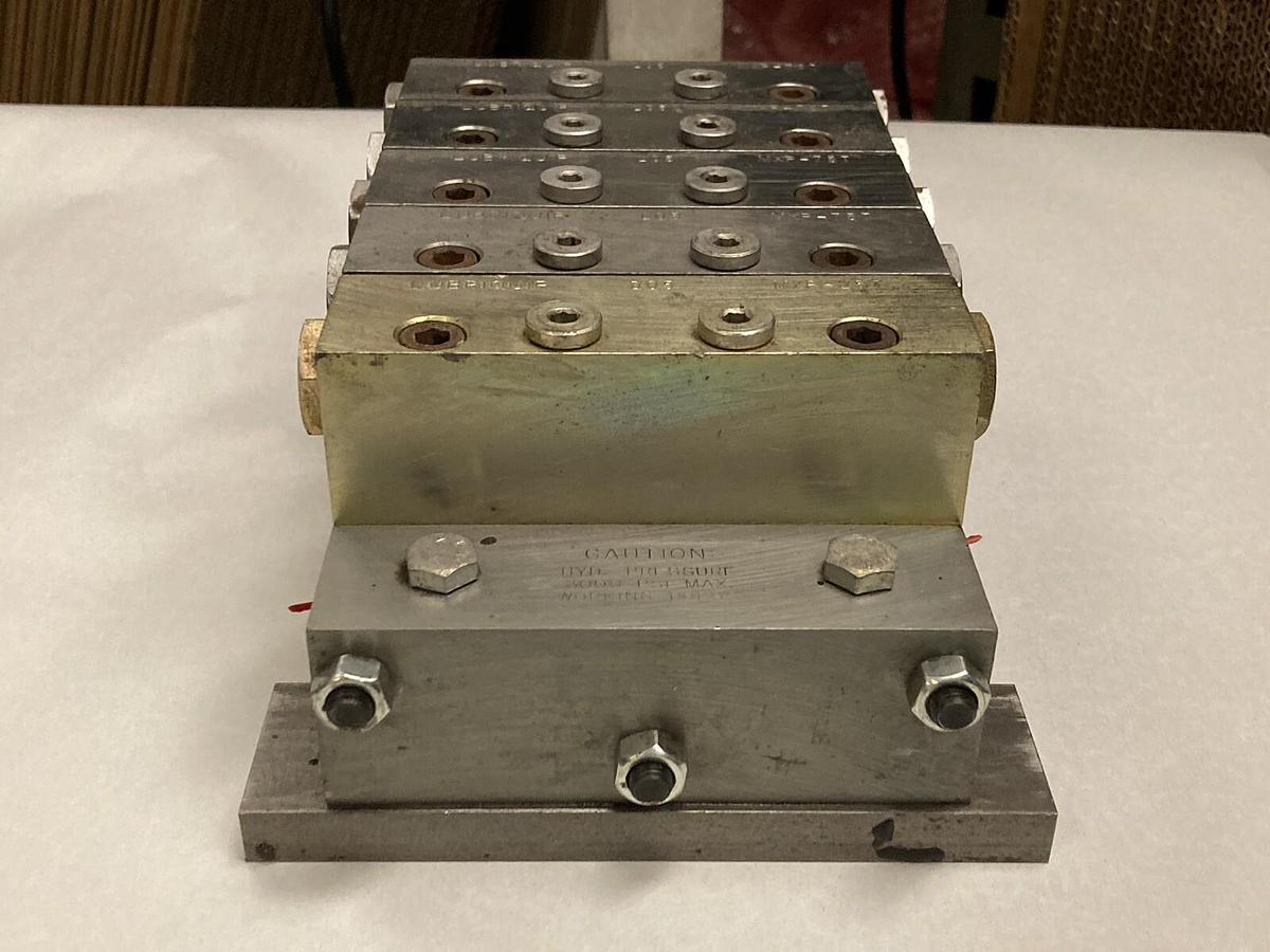 Used Lubriquip,MXP-75T x4 MXP-25T,Divider Valve 3000 PSI Max