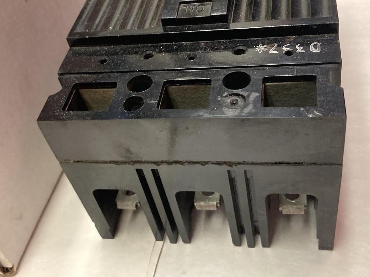 Used General Electric,TED134030,Circuit Breaker 480Vac 30A