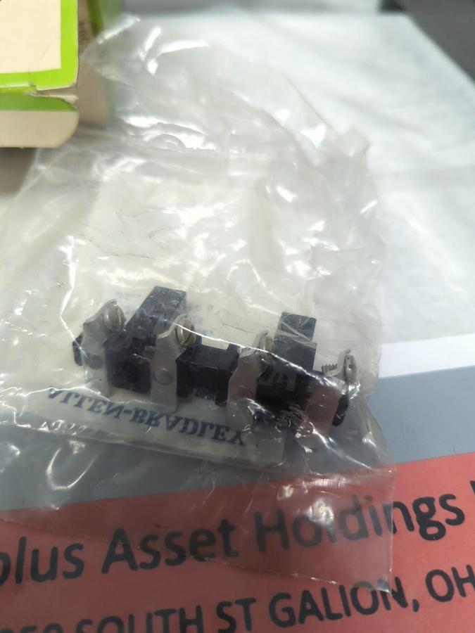 ALLEN BRADLEY,Z-137705,CROSS BAR ASSEMBLY LOT OF 2 NOS