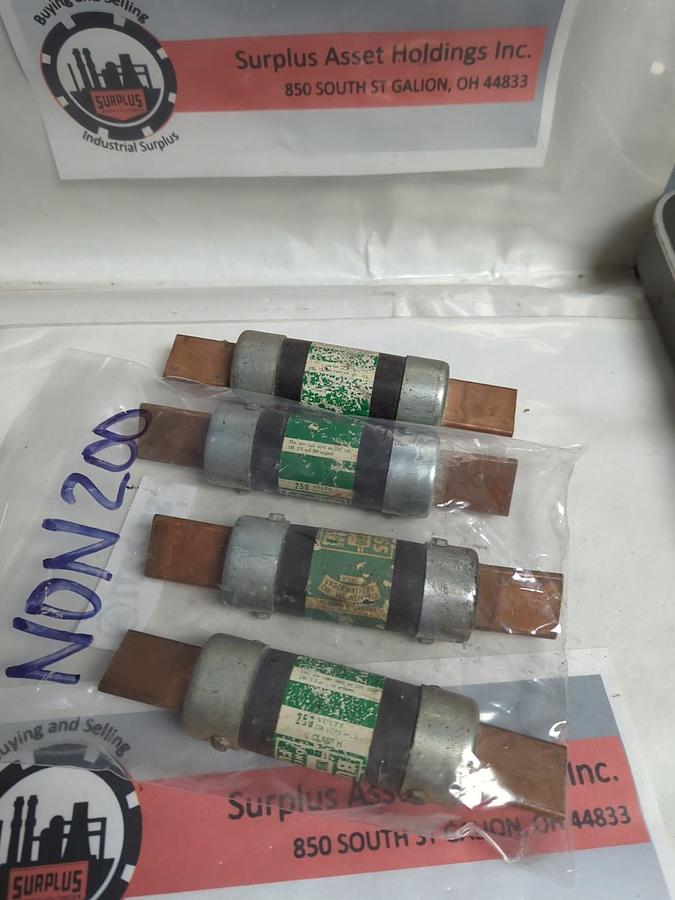 Used COOPER BUSSMANN,NON-200,ONE-TIME 200 AMP FUSE LOT OF 4 PRE-OWNED