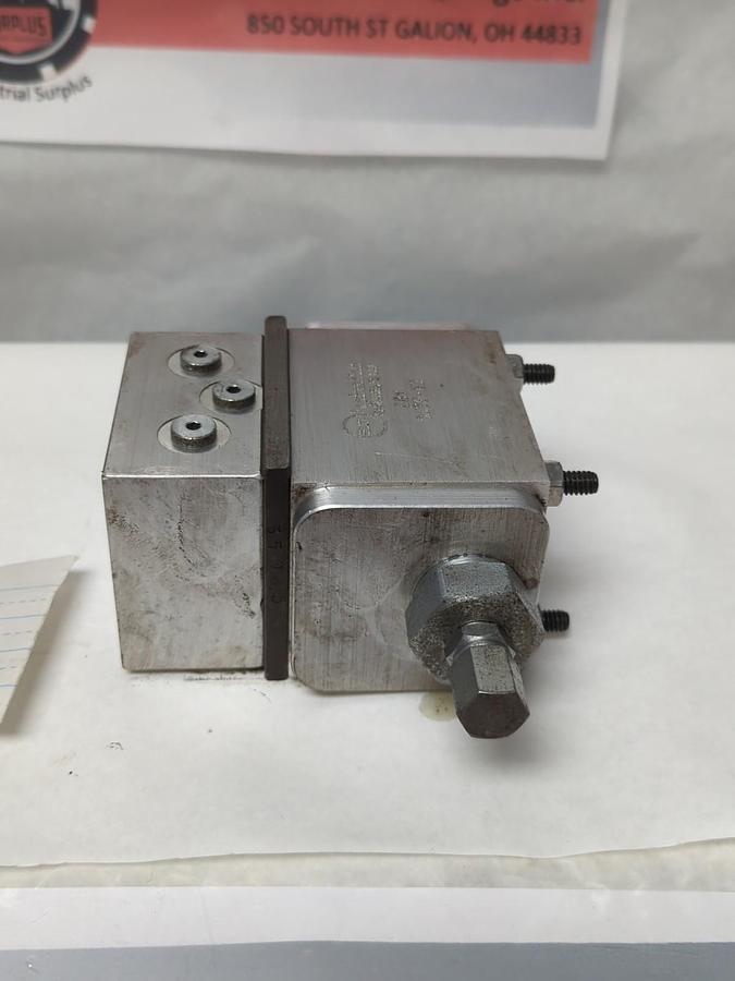 Used SUN HYDRAULICS,CBY,MANIFOLD OJ59-A2+ WITH RPG-TAN CARTRIDGE VALVES PRE-OWNED