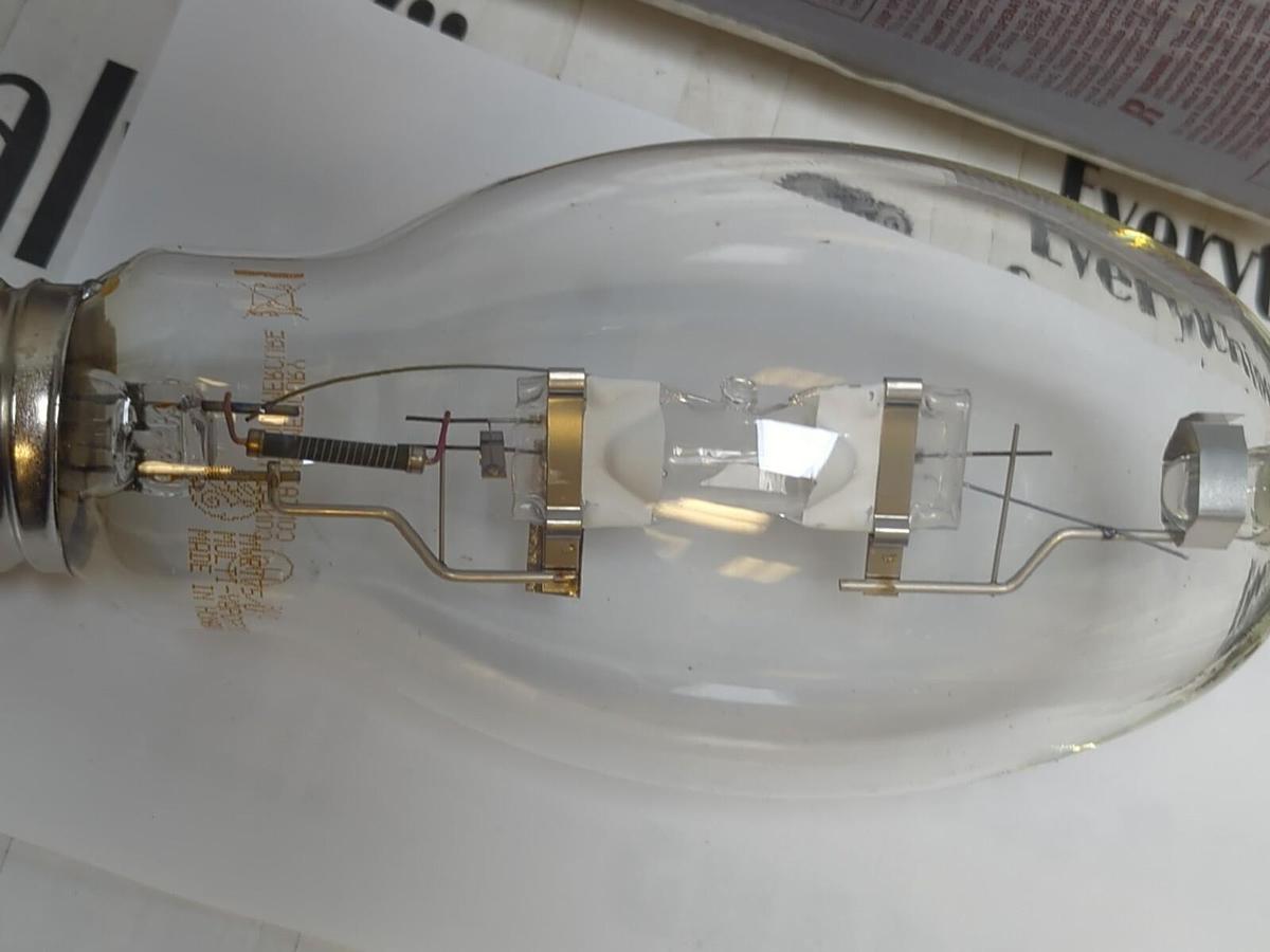 G.E. LIGHTING,47760 MVR175/U 175W,MULTI-VAPOR METAL HALIDE LIGHT BULB NOS