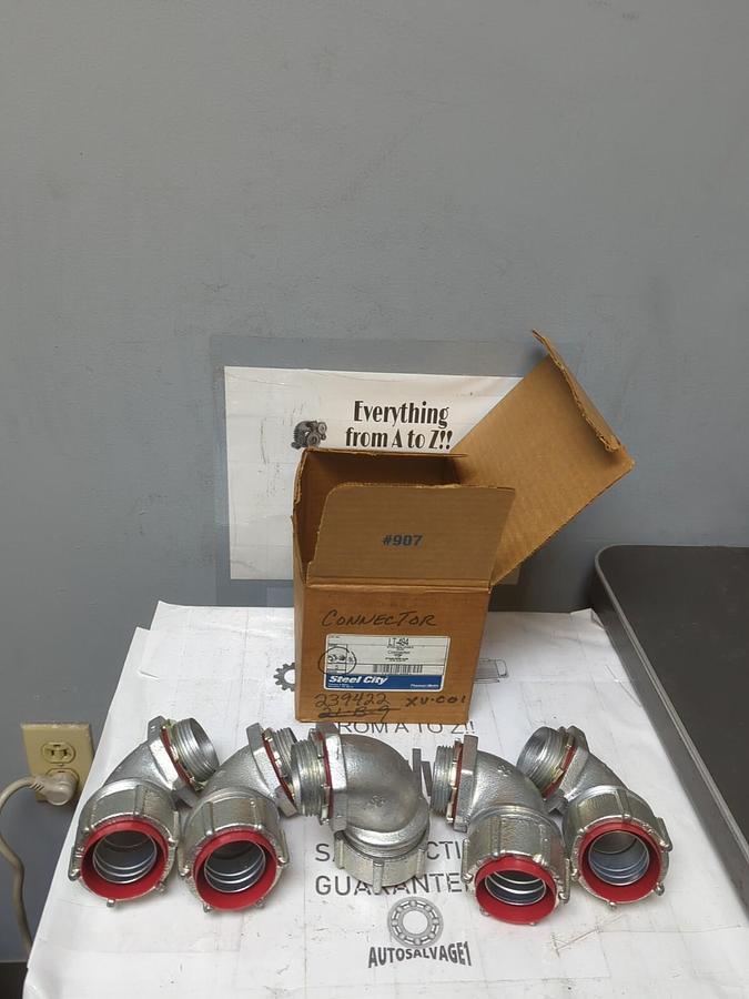 THOMAS & BETTS,LT-494,1-1/4 INCH 90 DEG LIQUID TIGHT CONNECTORS BOX OF 5 NEW