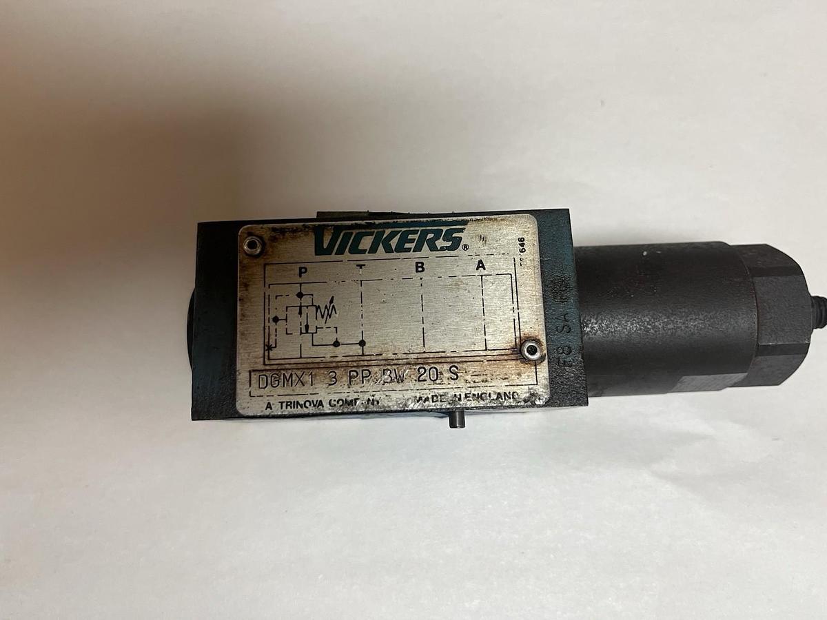 Used VICKERS,DGMX1-3-PP-BW-20-S,PRESSURE REDUCING VALVE