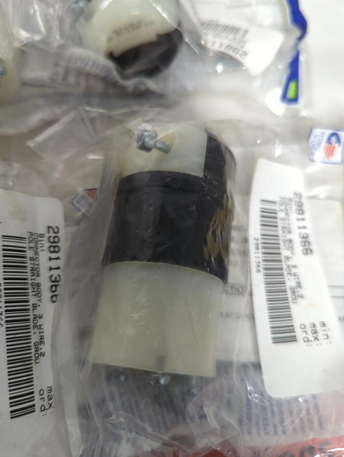 LEVITON,5269-C,STRAIGHT CONNECTOR BODY 3-WIRE 2-POLE LOT OF 10 NOS