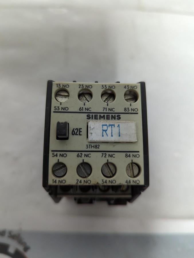 Used SIEMENS,3 TH 82 62-0A,CONTACTOR PRE-OWNED