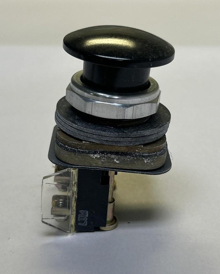 ALLEN BRADLEY,800T-D2A,BLACK MUSHROOM HEAD PUSH BUTTON NOS