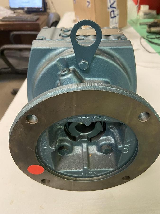 Sew Eurodrive,R57AM143,Gear Reducer Ratio 147.92 Torque 3980Lb-in