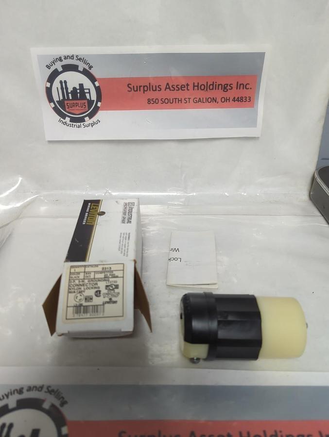 LEVITON,2313,NYLON LOCKING CONNECTOR 125V 20A 2P 3W NOS