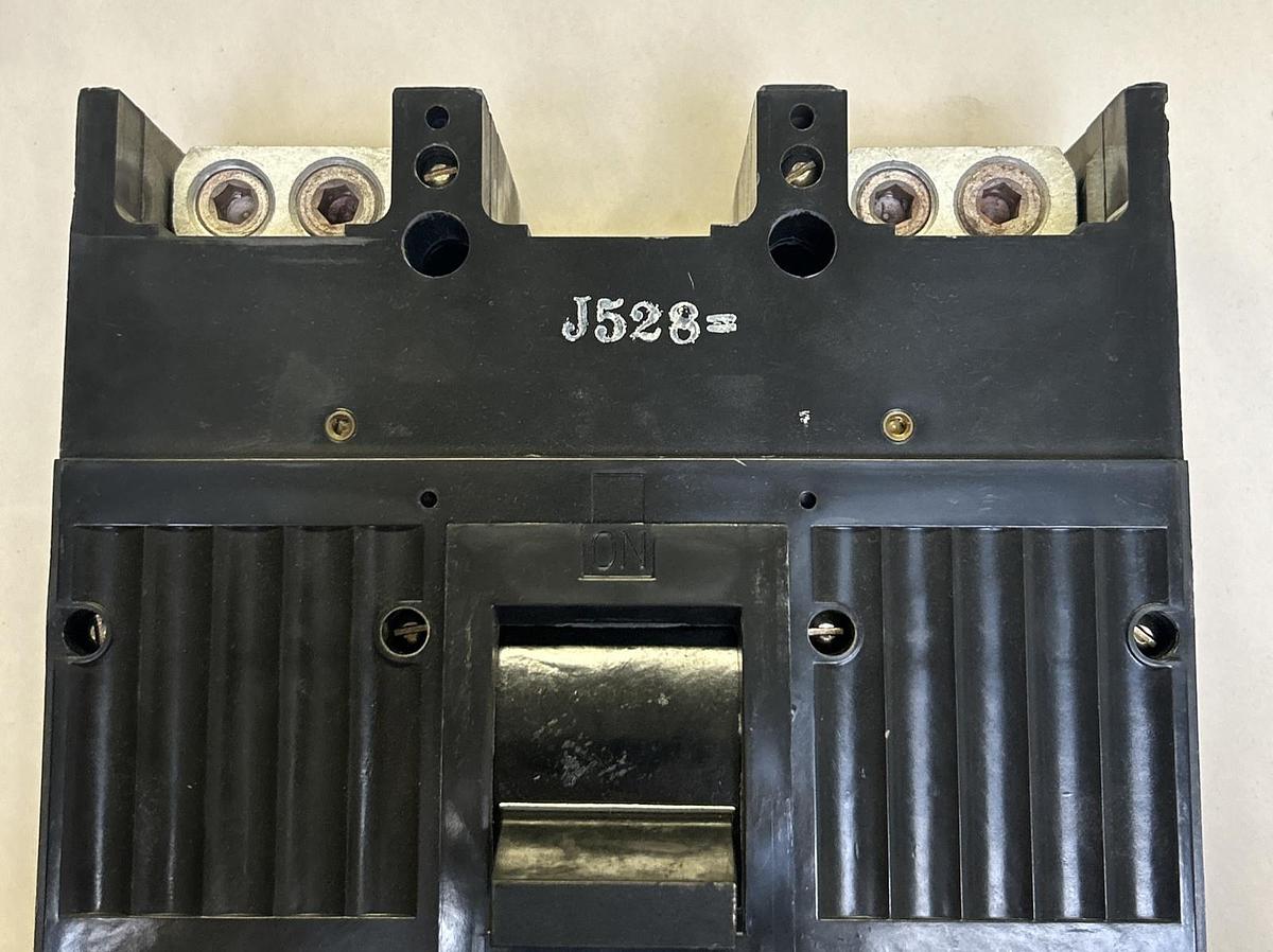 Used GENERAL ELECTRIC,TJK426F000,CIRCUIT BREAKER 400A 600V 3P
