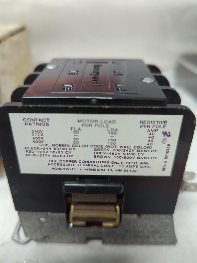 HONEYWELL TRADELINE,R8212G1209,CONTACTOR 3-POLE 30 AMP NOS