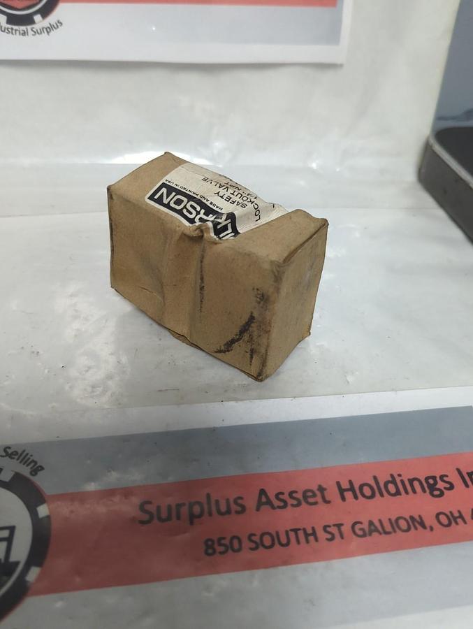 WILKERSON,V0802-0000,SAFETY LOCK-OUT VALVE 1/4 INCH NOS