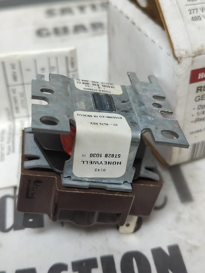 HONEYWELL,R8222 D 1014 DPDT,RELAY 24V 50/60HZ NOS