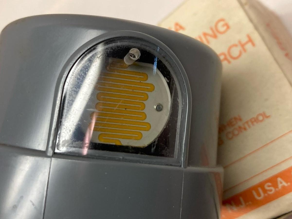 Used Area Lighting Reasearch,BF-120,Outdoor Lighting Control 120V