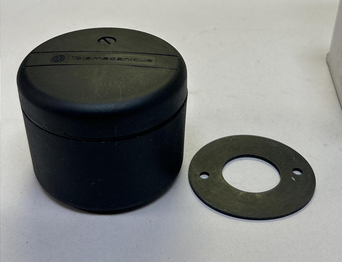 TELEMECANIQUE,XVAC211,STACK LIGHT BEACON COVER AND BASE NOS